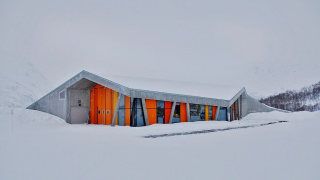 Illustration for article titled Is this the World's Most Beautiful Truck Stop?